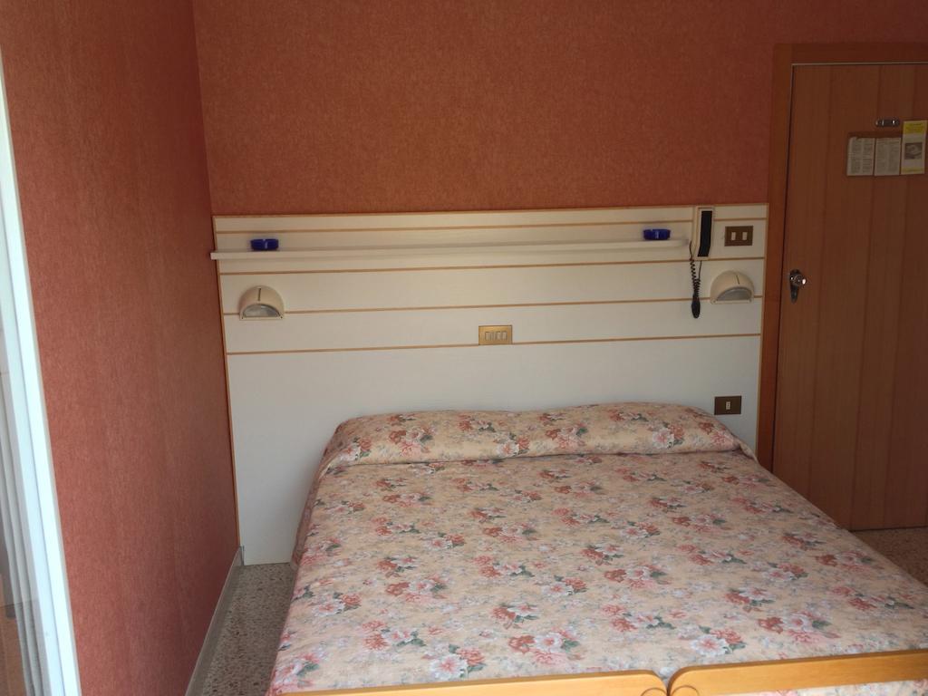 Hotel Emma Nord Римини Номер фото