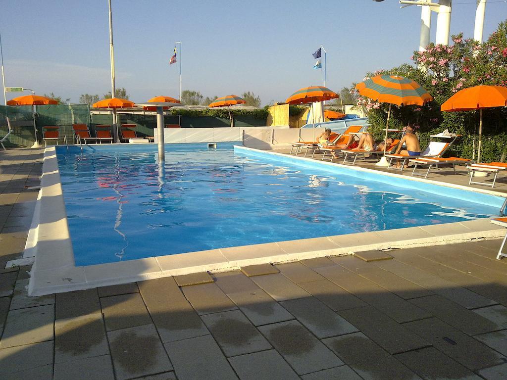 Hotel Emma Nord Римини Экстерьер фото