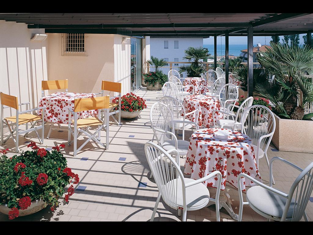 Hotel Emma Nord Римини Экстерьер фото