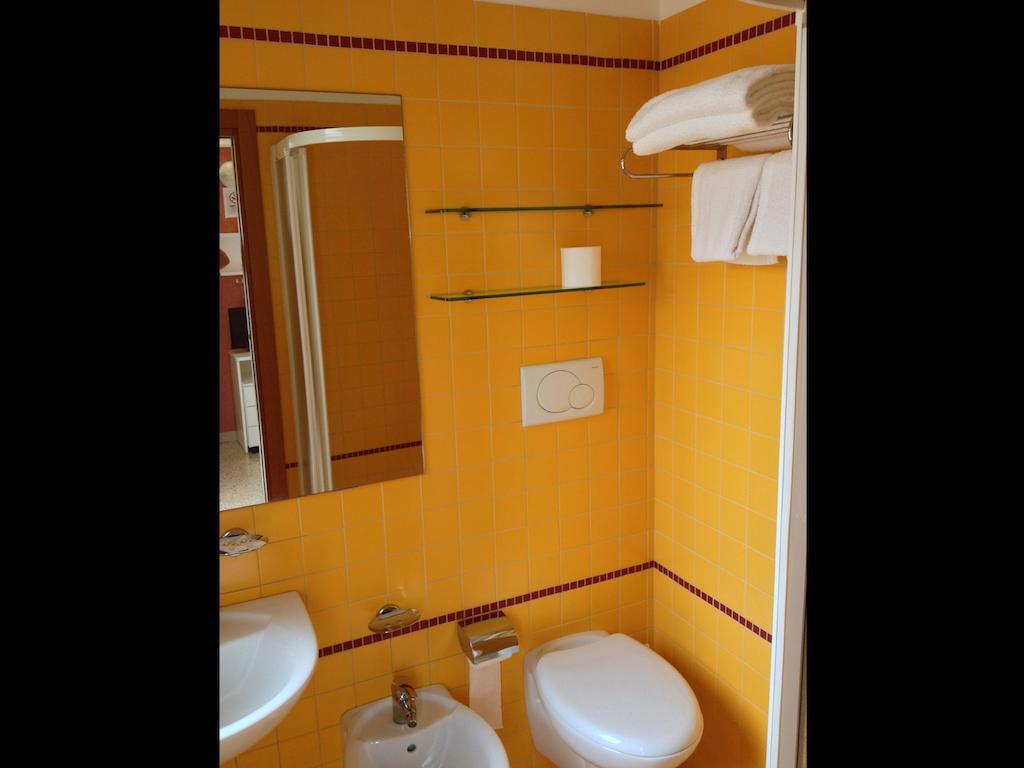 Hotel Emma Nord Римини Номер фото